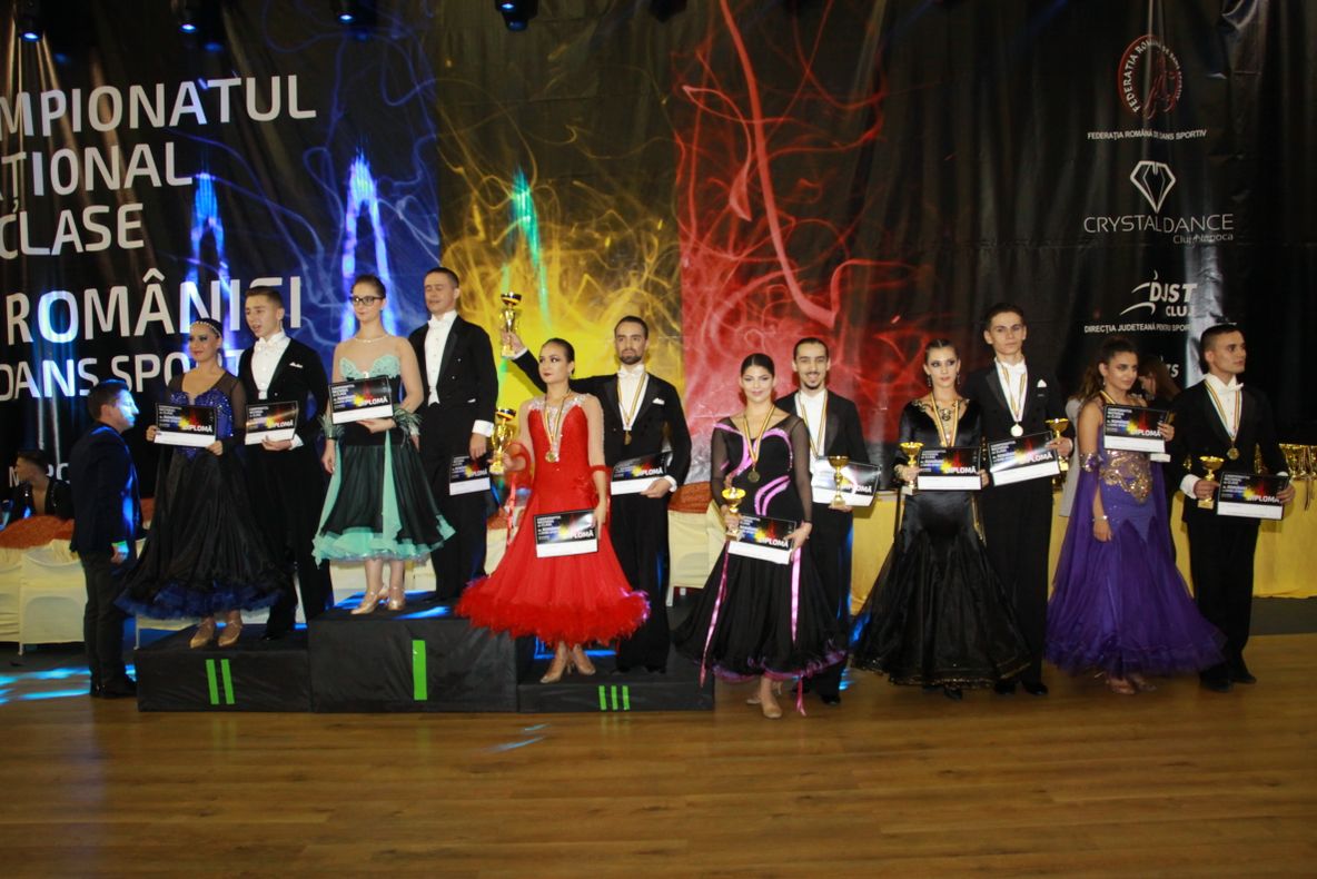 Perechile clubului Top Dance 2007, finaliste la campionatul naţional de dans sportiv