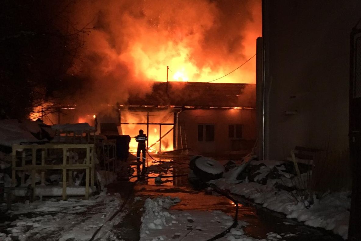 Incendiu la fabrica de încălțăminte din Vințu de Jos