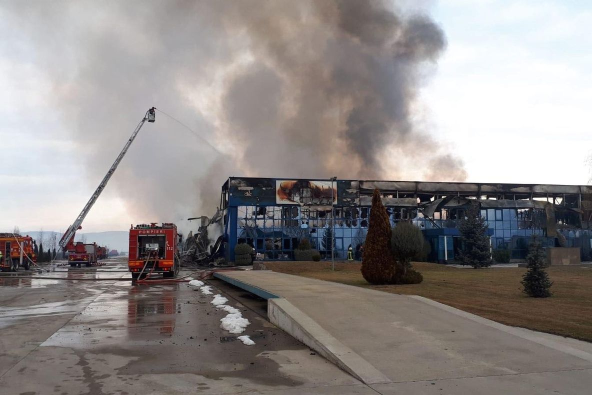 VIDEO-FOTO: Incendiu puternic la cel mai mare producător de condimente din România