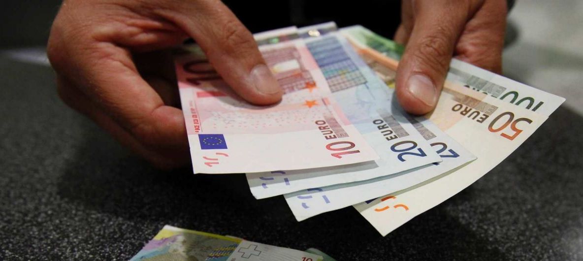 Analiză economică : Cotația euro a urcat la 4,769 lei