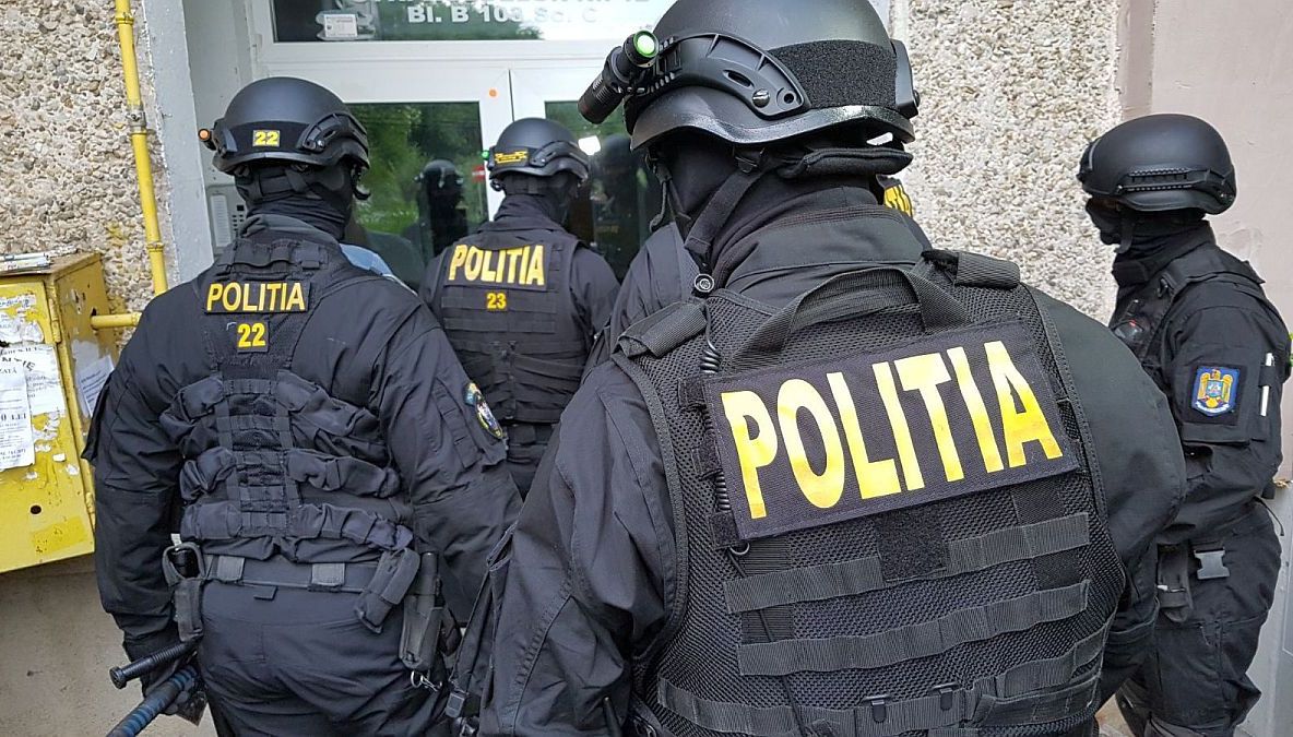 7 percheziţii la persoane bănuite de înşelăciune