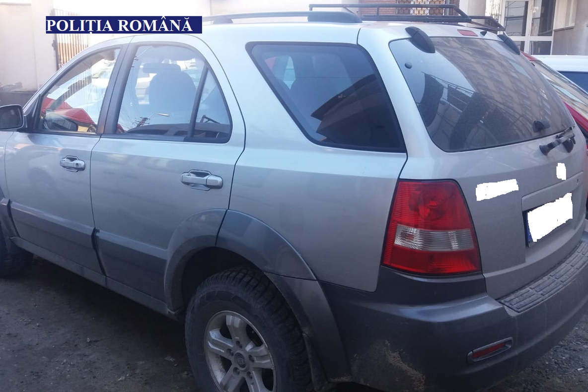 FOTO: Un bărbat din Vâlcea a deturnat o mașina din Germania