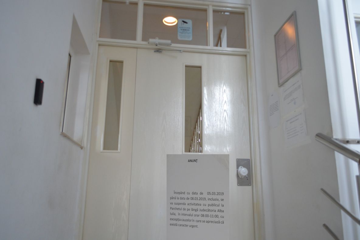 Procurorii din Alba au decis suspendarea activității timp de trei ore pe zi, până vineri