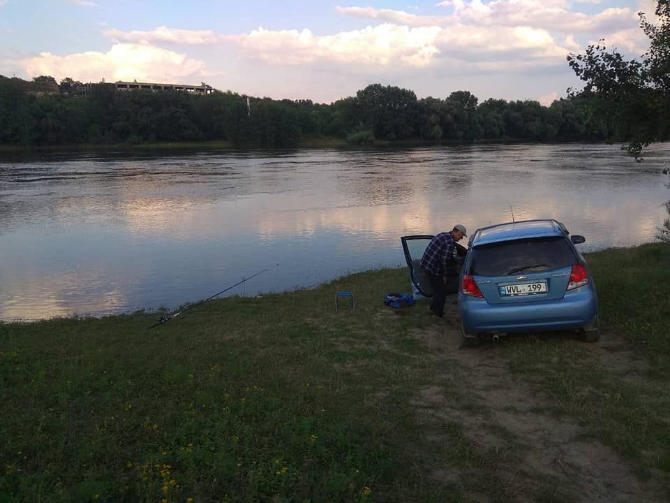 Prins în flagrant în timp ce pescuia în perioada de prohibiţie. Ce recomandări fac polițiștii