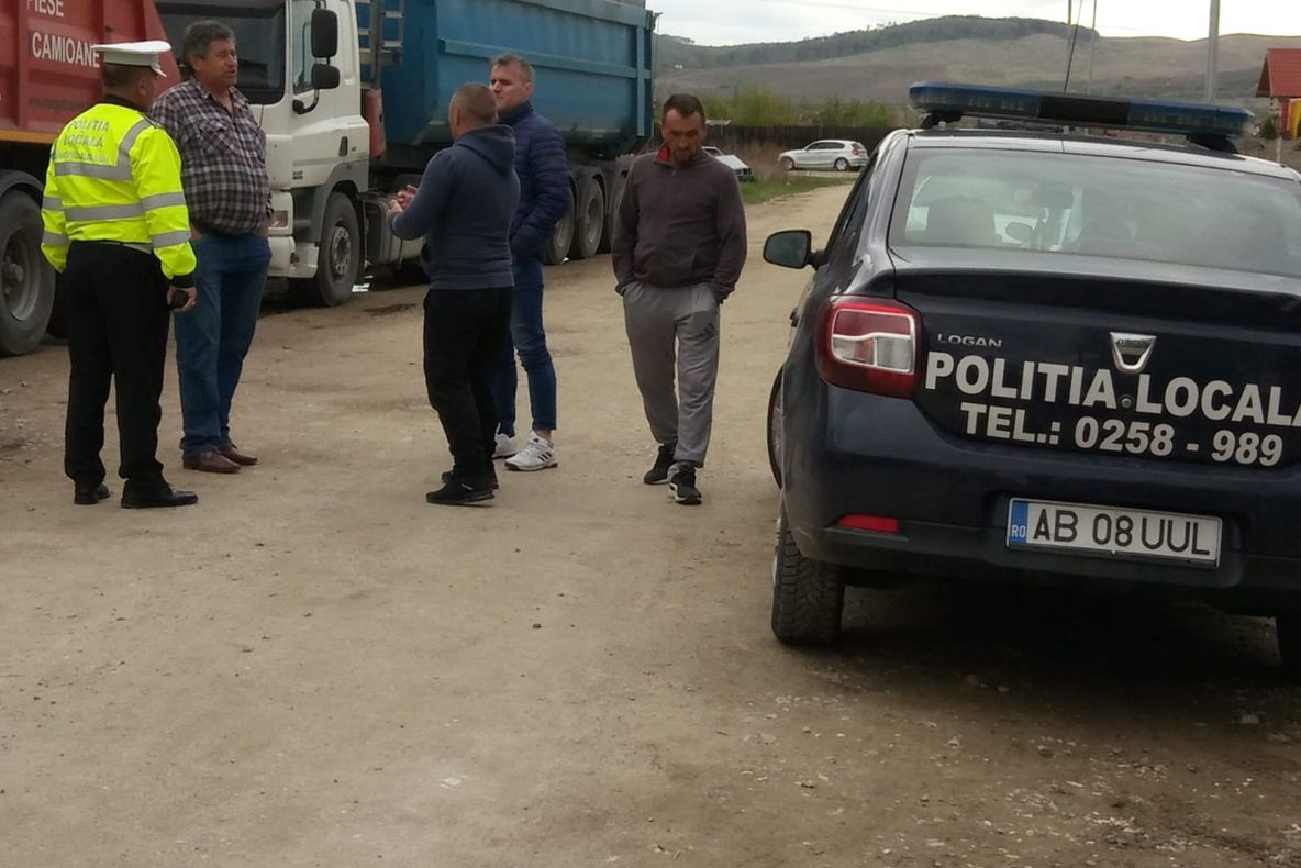 VIDEO : Liniștea unui cartier rezidențial din Alba Iulia TULBURATĂ de nepăsarea autorităților