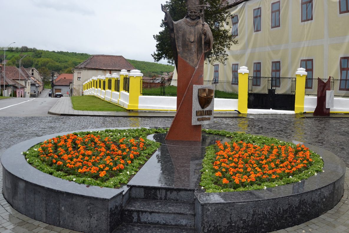 Sfințirea statuii Sfântului Papă Ioan Paul al II-lea de la Blaj