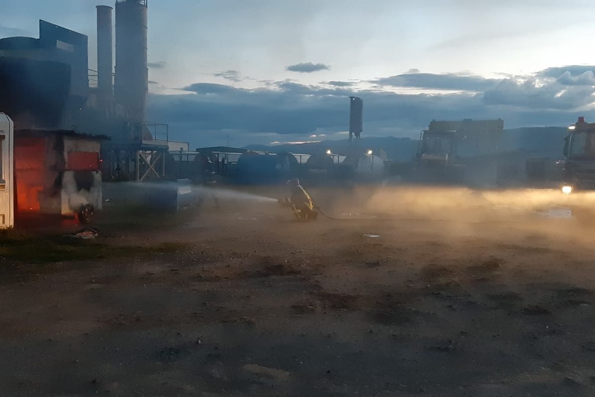 VIDEO- Incendiu în Stația de Asfalt din localitatea Drâmbar, județul Alba