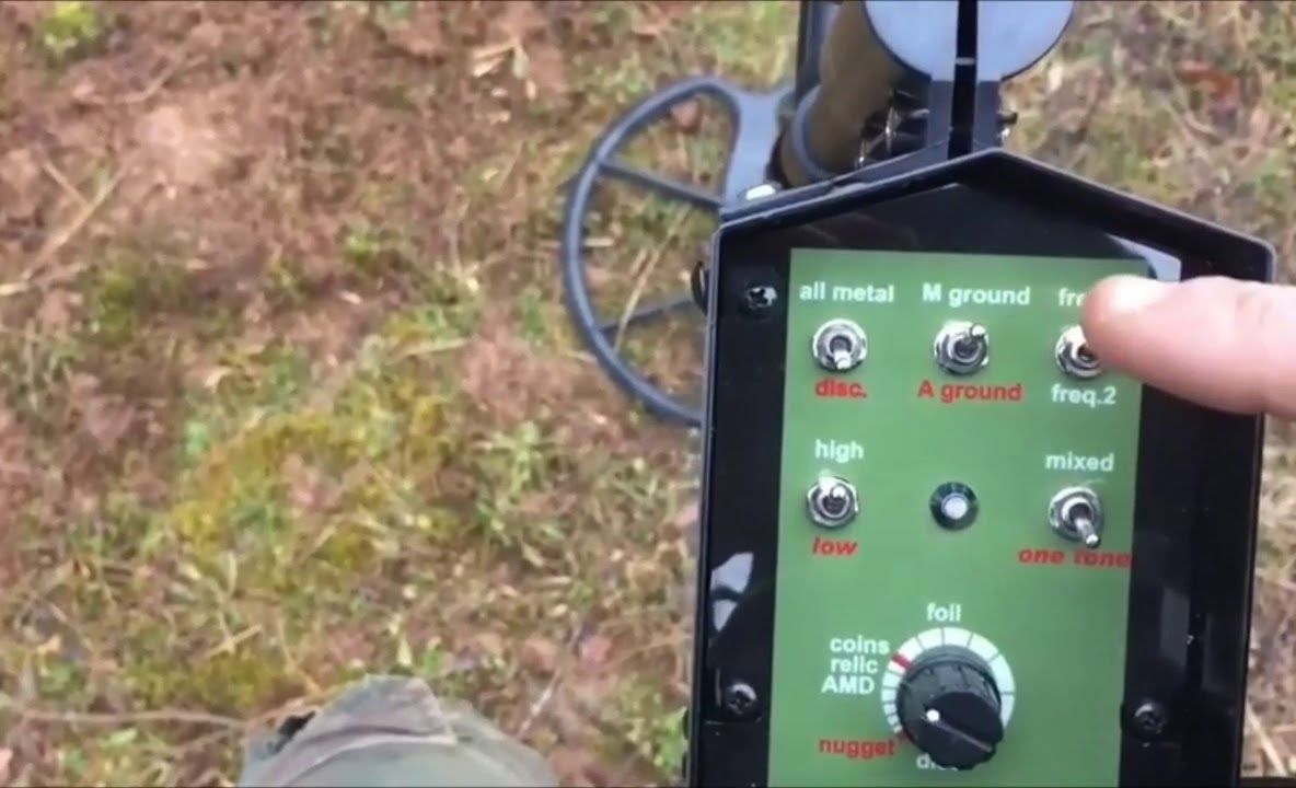 Detector de metale confiscat de poliţiştii din Aiud