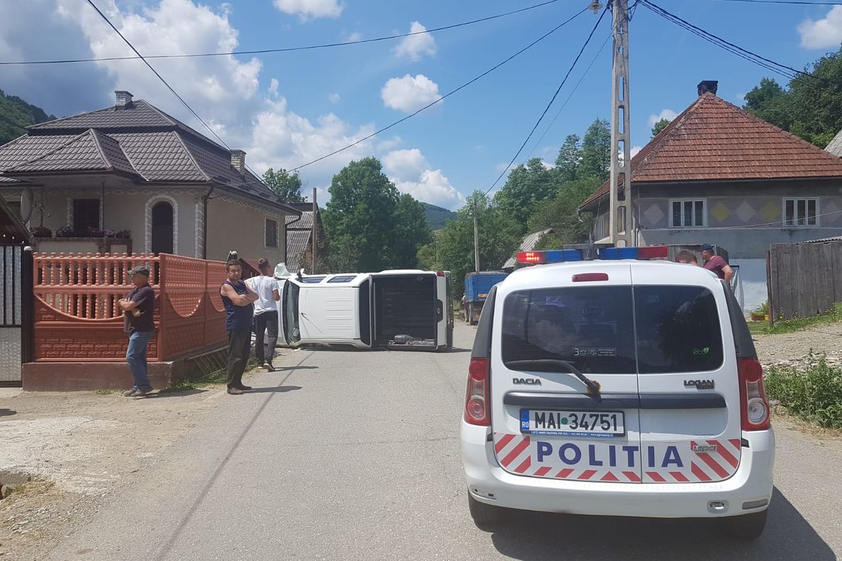 FOTO : O minoră de 13 ani a ajuns în stare gravă la spital după ce a fost acroșată de o mașină