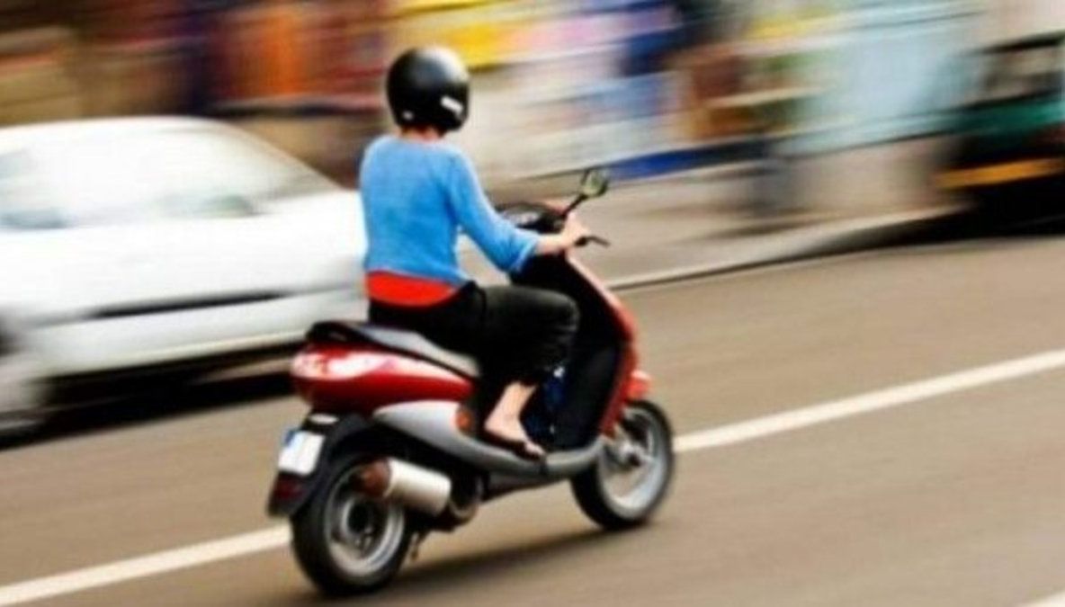 O tânără s-a ales cu dosar penal pentru că a condus fără permis un moped