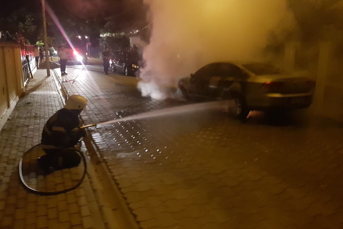 FOTO : Intervenție a pompierilor din Alba Iulia la un autoturism aflat în flăcări