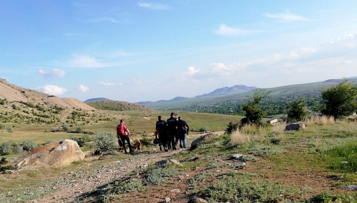 UPDATE : Persoana RĂTĂCITĂ în Munții Șureanu a fost găsită după mai bine de 15 ore de căutare.