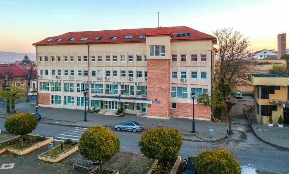 Condamnare la închisoare pentru SPAGĂ de 100 de lei.