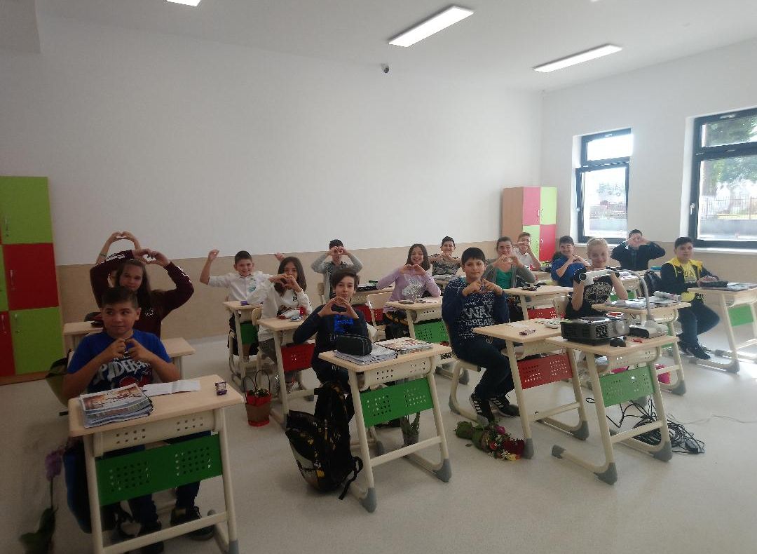 Alba : Peste 100 de elevi învață de luni în prima școală smart din mediul rural din România