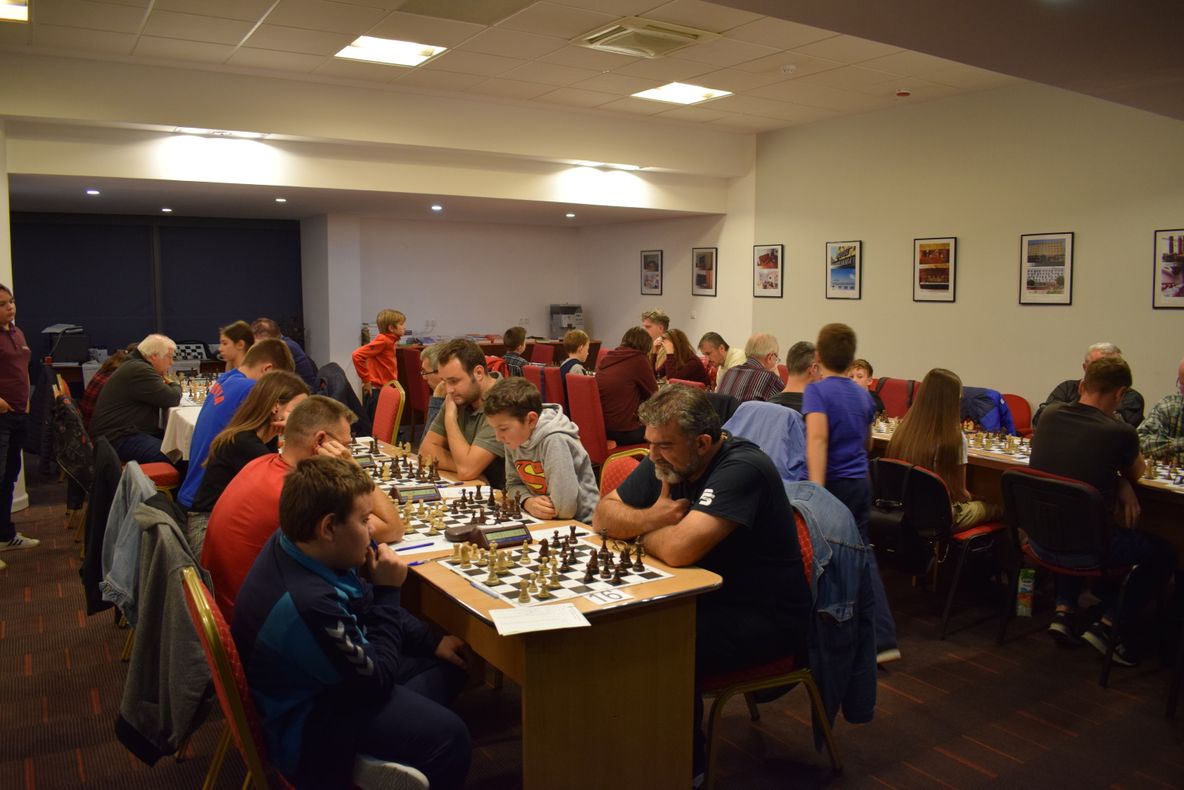 Răsturnare de situaţie în fruntea clasamentului la Openul Internaţional al României la şah