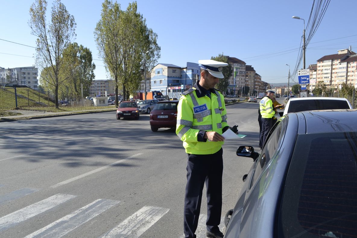 VIDEO: Acțiune pentru folosirea corectă a telefonului mobil în timpul șofatului