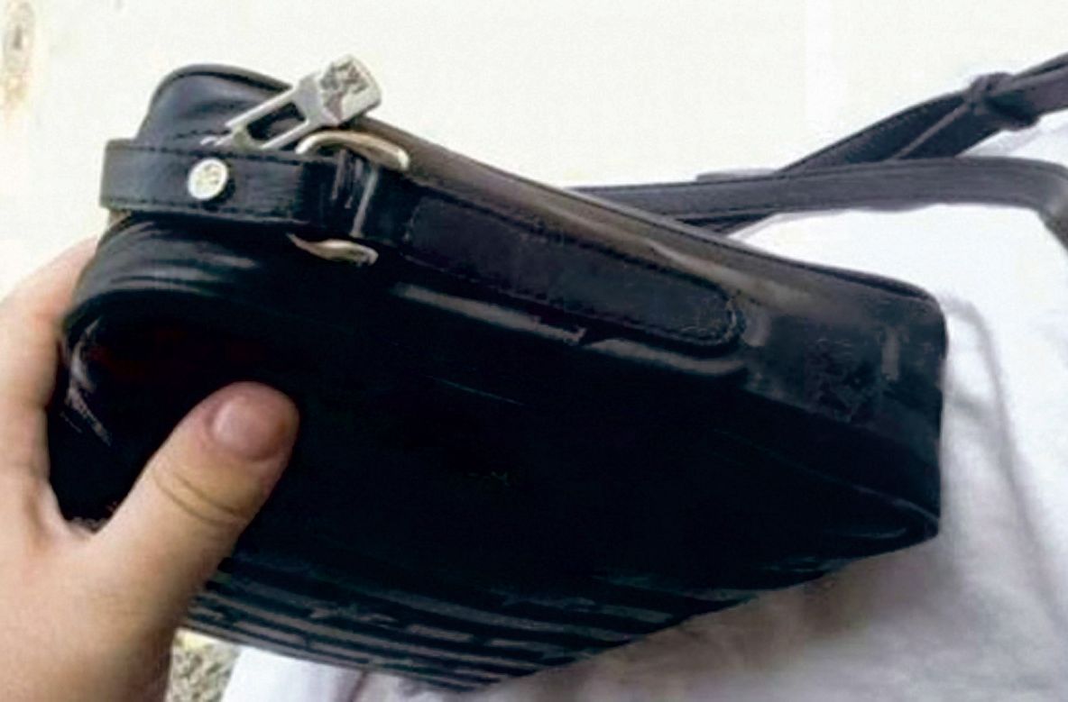 Minor din Hunedoara prins după ce a furat o borsetă