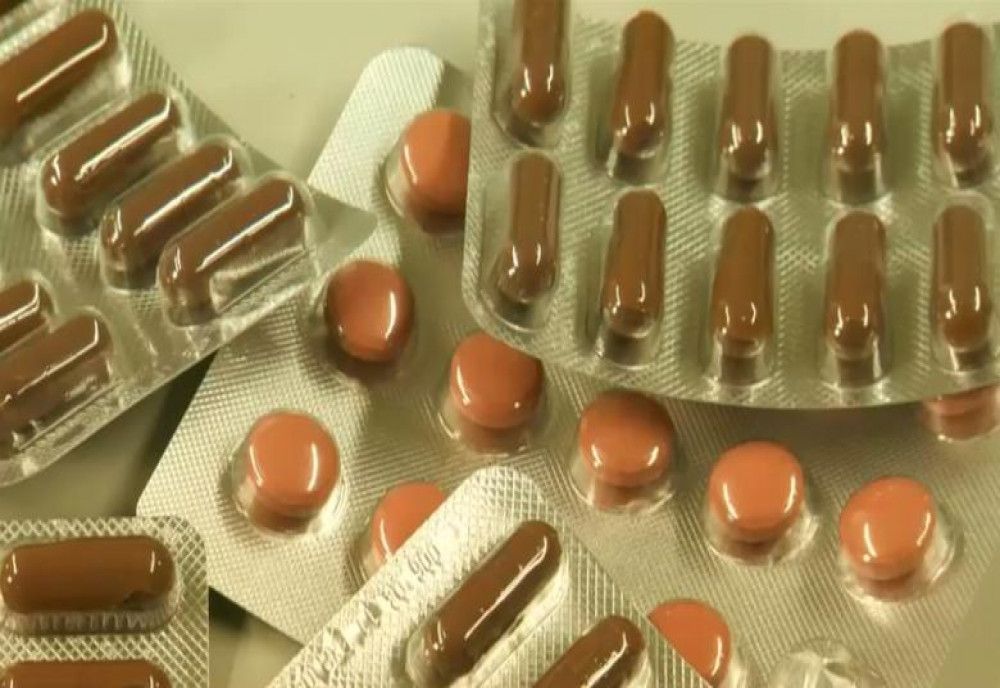  Studiu: 4,5 milioane de români tratează anual răceala şi durerile în gât cu antibiotic 