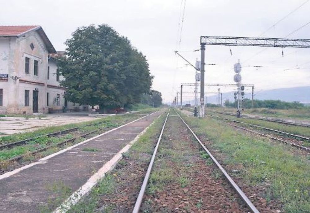 CFR, obligată să plătească daune de peste 400.000 de euro unei femei care şi-a pierdut mâna stângă într-un accident de tren