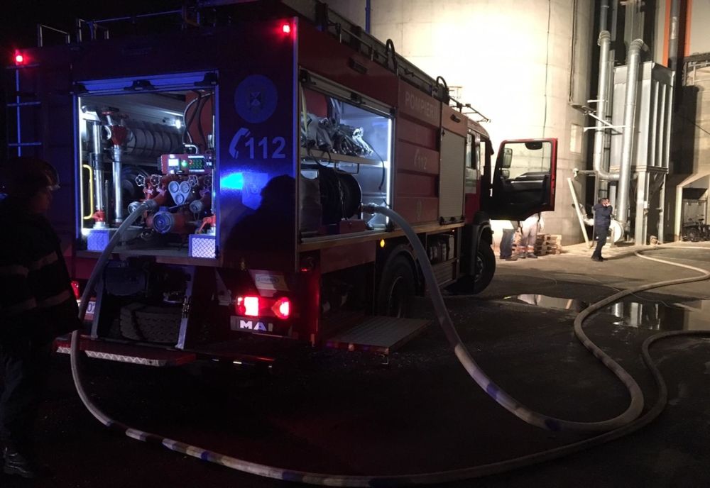 Pericol de EXPLOZIE la Holzindustrie Schweighofer. Un depozit de rumeguș a luat foc 