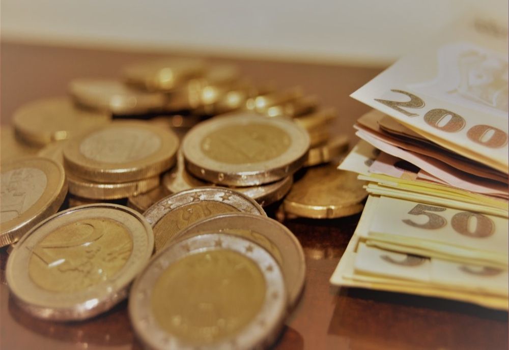 Analiză Economică : Deprecieri în linie ale leului