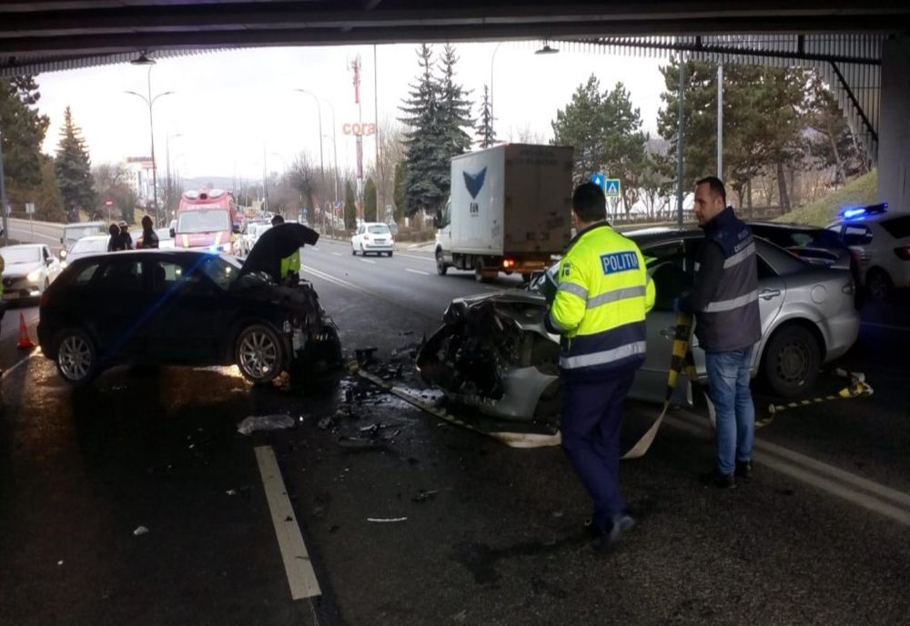 FOTO | Grav accident în Cluj-Napoca: 4 persoane rănite