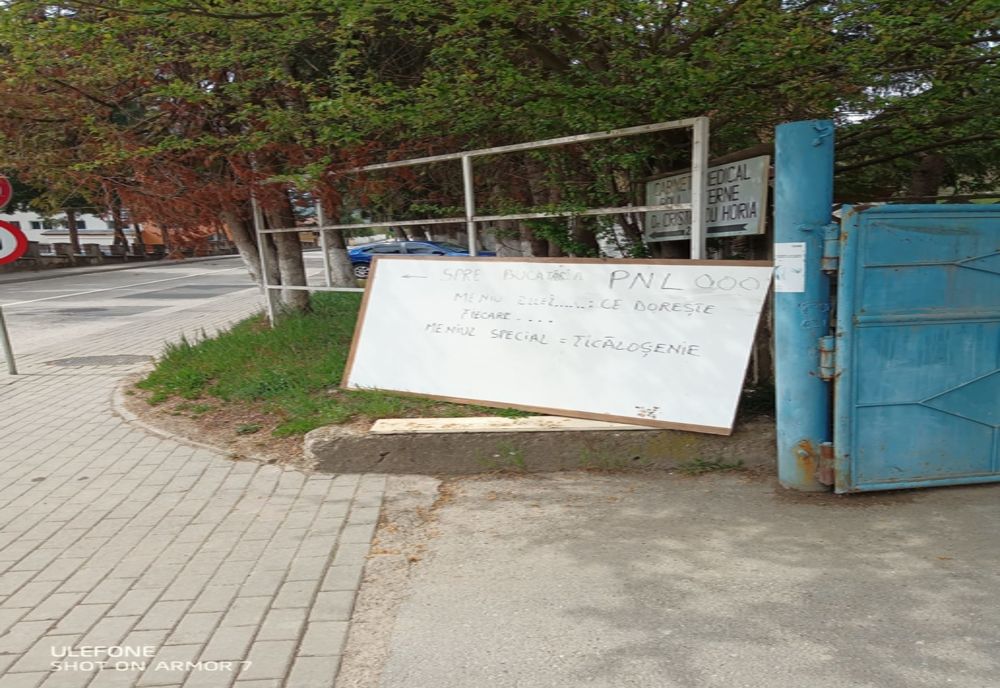 Revolta în orașul Câmpeni după ce managerul Spitalului a fost înlocuit în funcție de un chelner