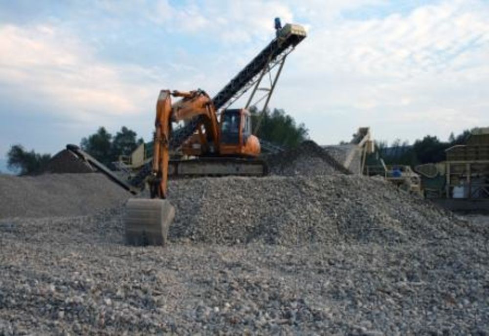 Exploatări ilegale de nisip sau pietriș descoperite de polițiștii din Alba