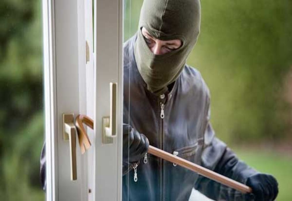 Infractor de mic. Deși are doar 15 ani este bănuit de comiterea mai multor furturi