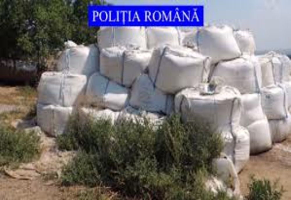 22 de tone de îngrăşăminte chimice, depozitate în loc neprotejat