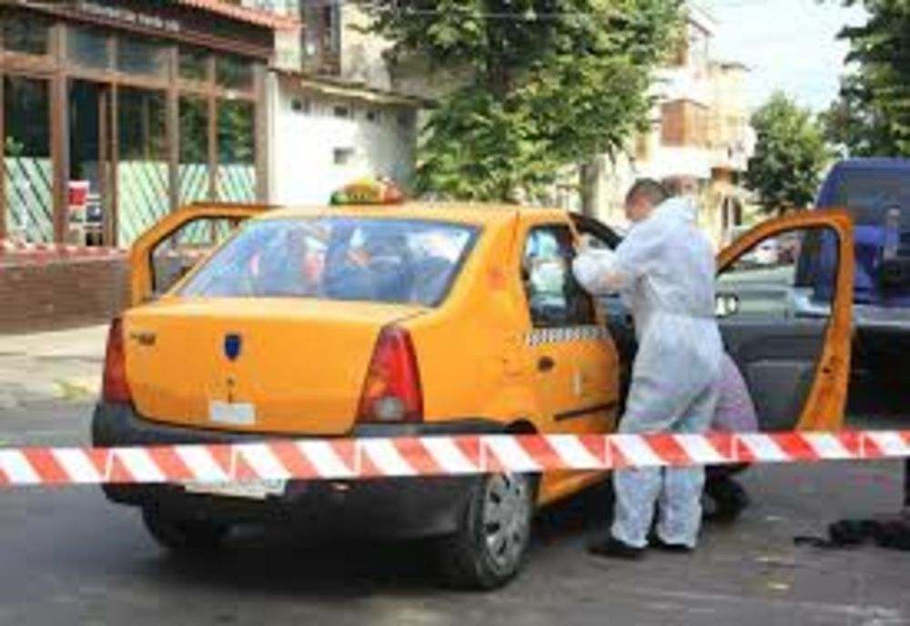 Taximetrist tâlhărit de clienți! L-au lăsat fără bani și fără telefon