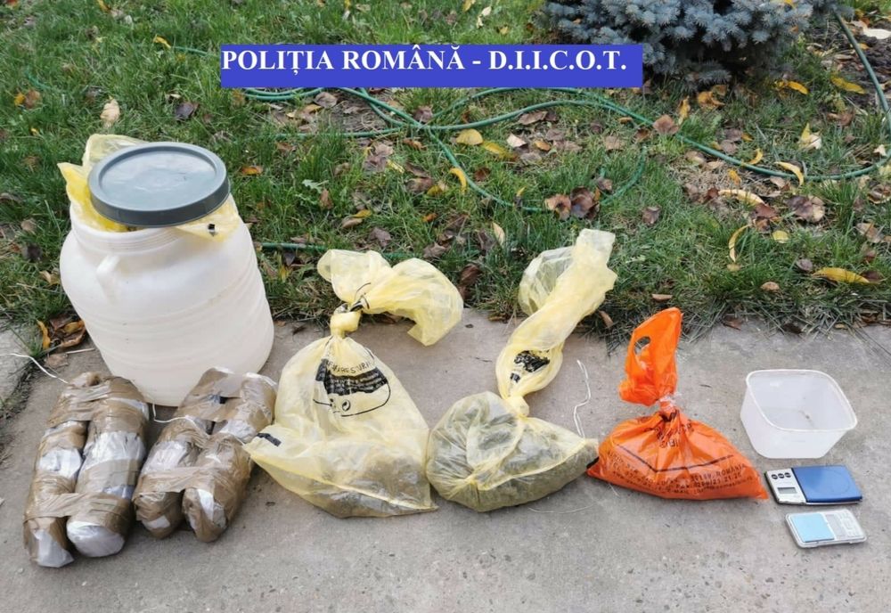 CERCETAȚI PENTRU TRAFIC DE CANABIS 