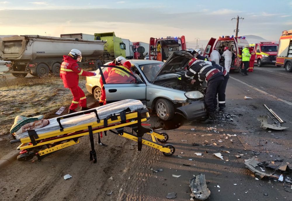 Accident la Oiejdea. Două persoane au ajuns la spital (FOTO)