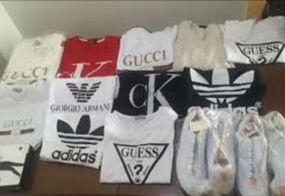 Comercianți, prinși cu marfă contrafăcută!