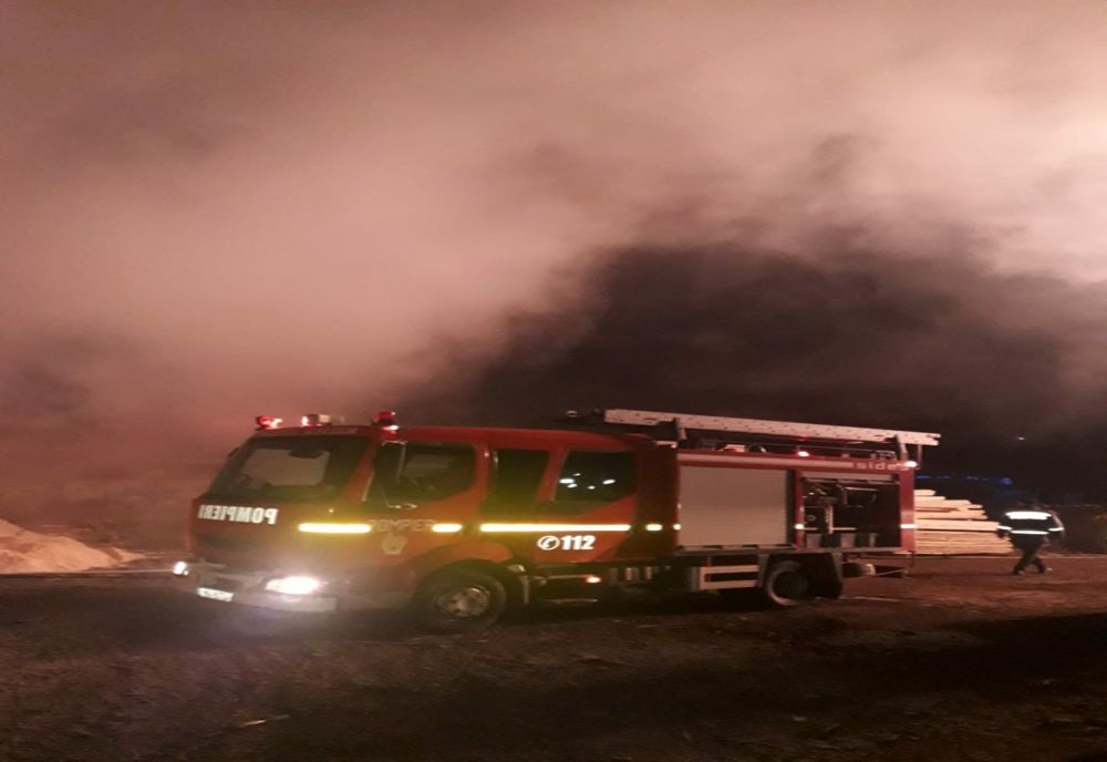 Incendiu la un depozit de lemne în Sebeș