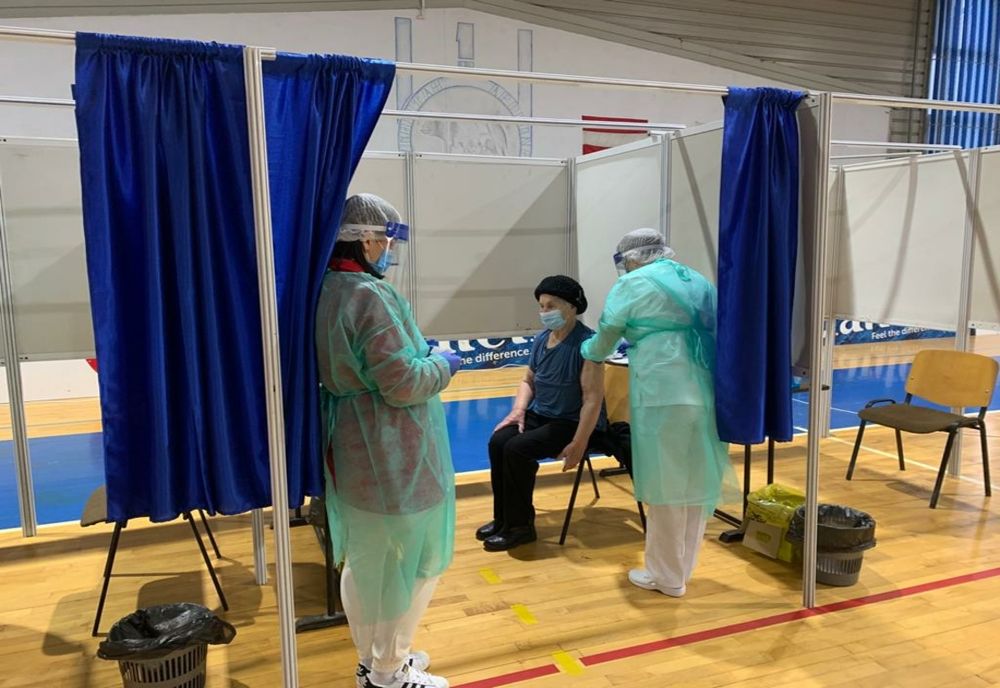 O femeie de 88 de ani, persoană vaccinată anti-COVID-19 din Alba