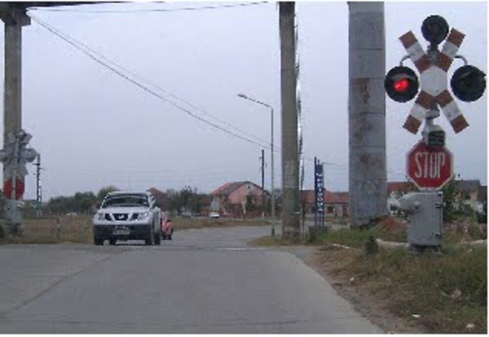 Doi șoferi au rămas pietoni pentru că nu au respectat regulile privind trecerea la nivel cu calea ferată