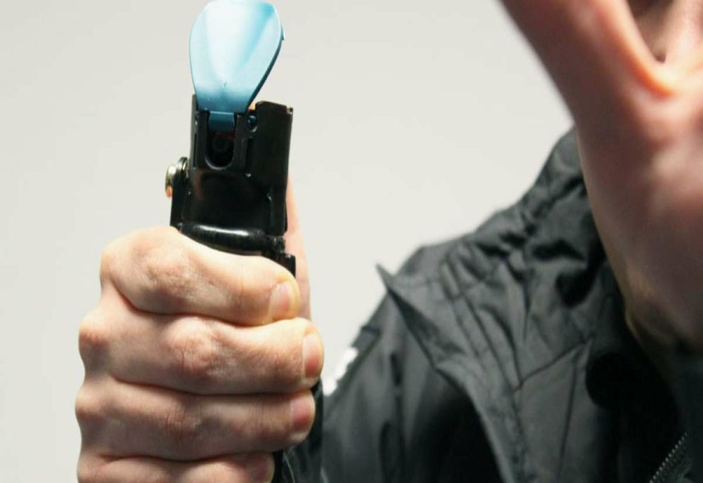 A încercat să-și ”convingă” soția să se întoarcă acasă cu ajutorul unui spray lacrimogen