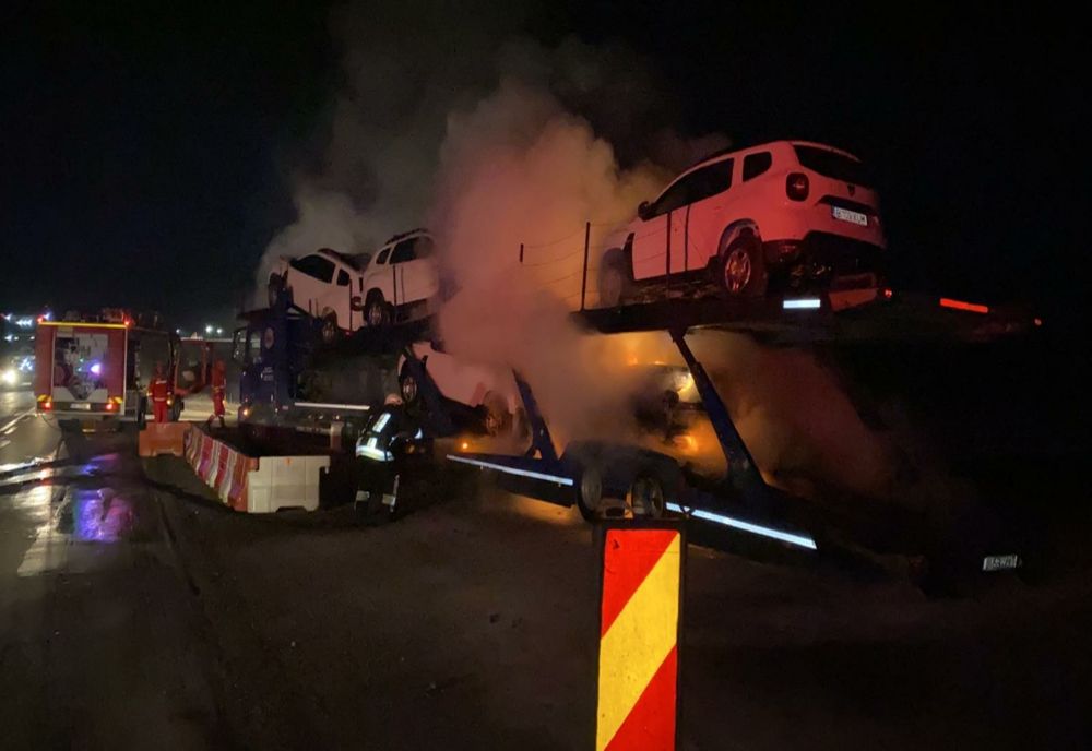 Trailer în flăcări pe DN 1