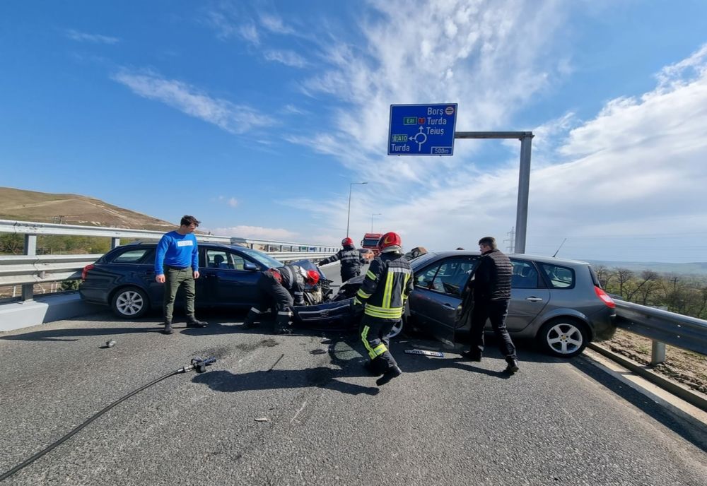 Trei femei au ajuns la spital în urma unui accident rutier în care au fost implicate patru mașini