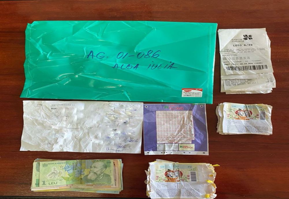 Mapă pierdută în care se aflau lozuri, bani și bonuri de casă, recuperată de jandarmii din Alba