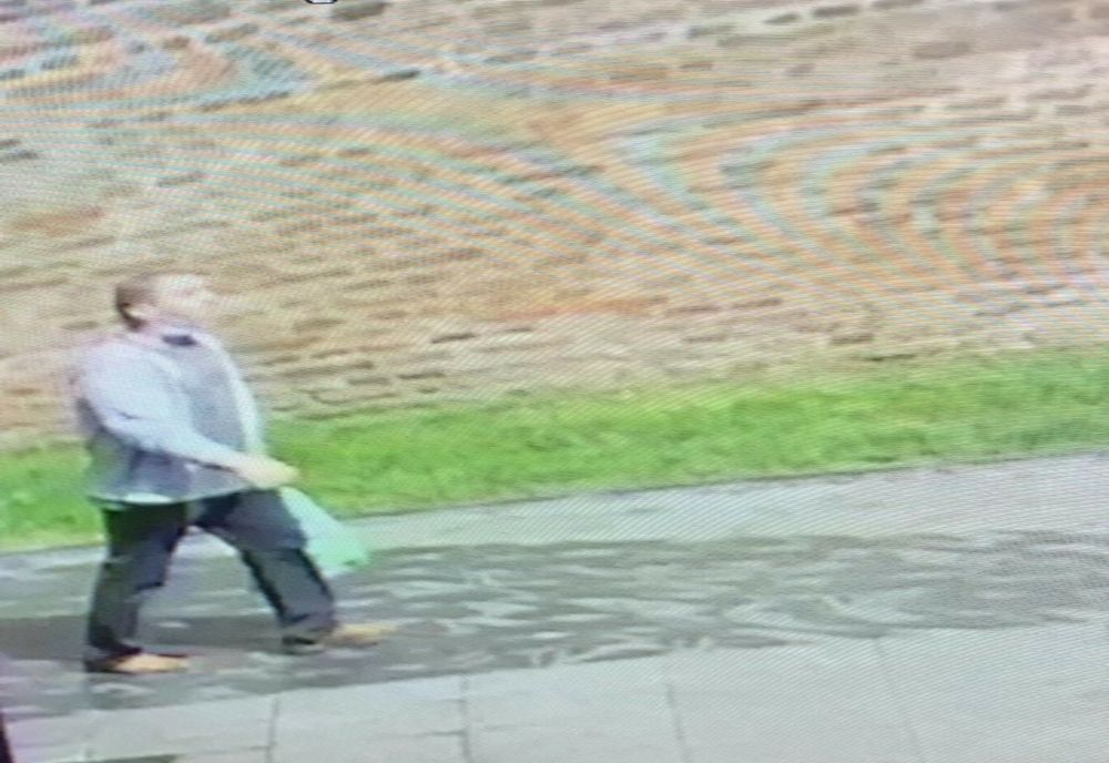 Dacă îl vedeţi, sunaţi la 112! Pentru ce este căutat de poliție bărbatul