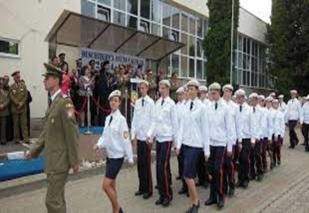 Ministerul Apărării anunţă rată de promovare de 100%  la examenul de bacalaureat în colegiile din Alba-Iulia, Breaza, Câmpulung Moldovenesc şi Craiova