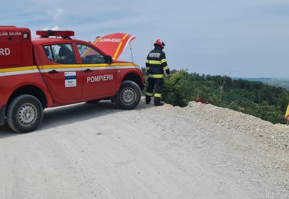 Motociclist căzut într-o râpă de 10 metri