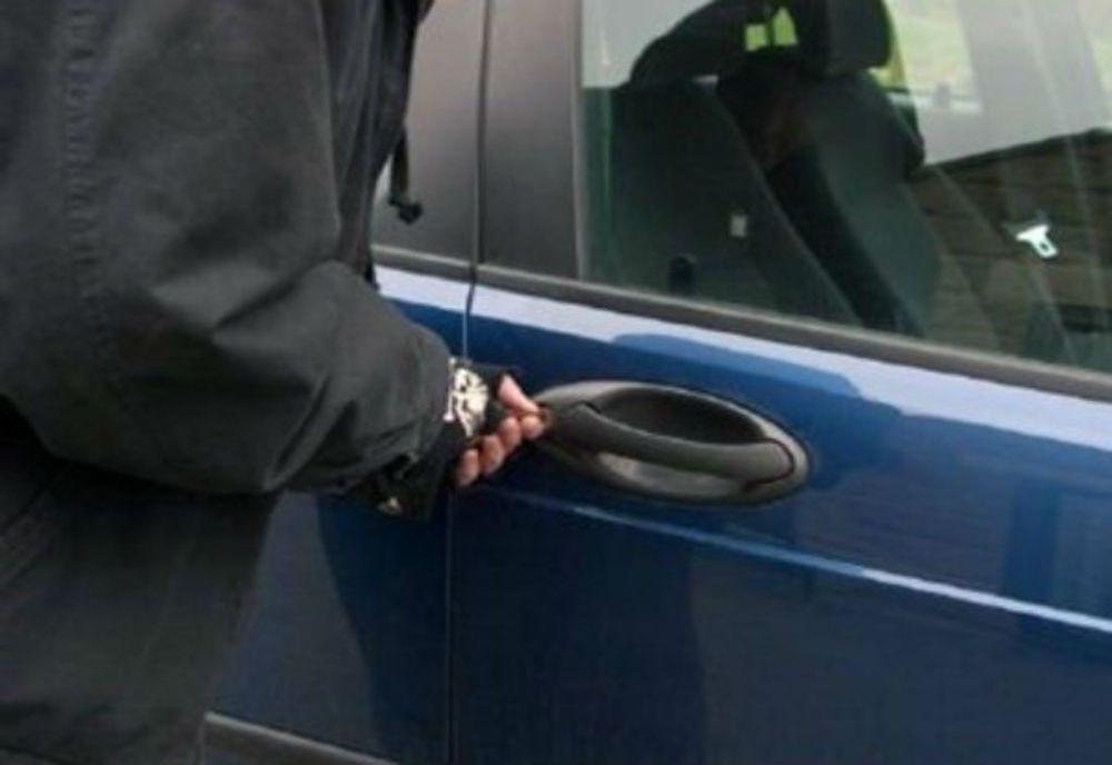 Tânăr reținut pentru un furt eșuat