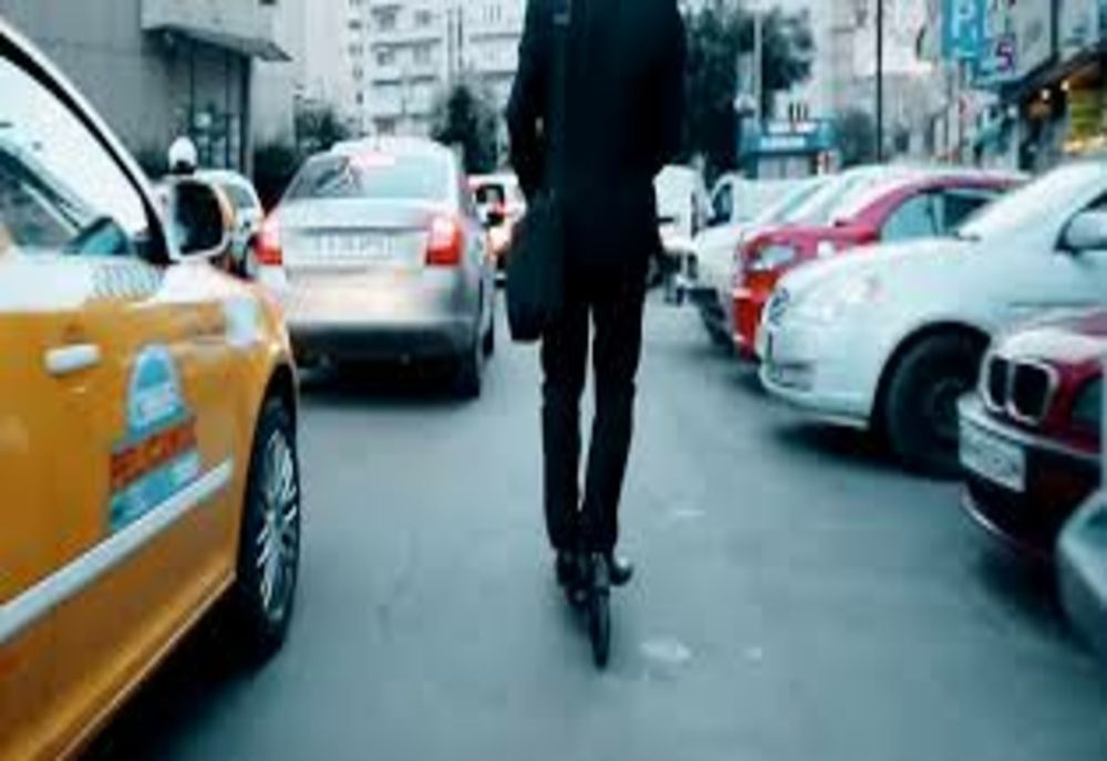 Adolescente pe trotinetă, accidentate!