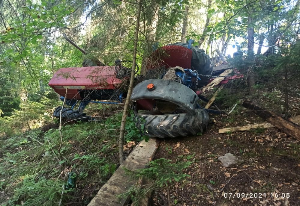 Un tânăr de 19 ani, strivit de un tractor