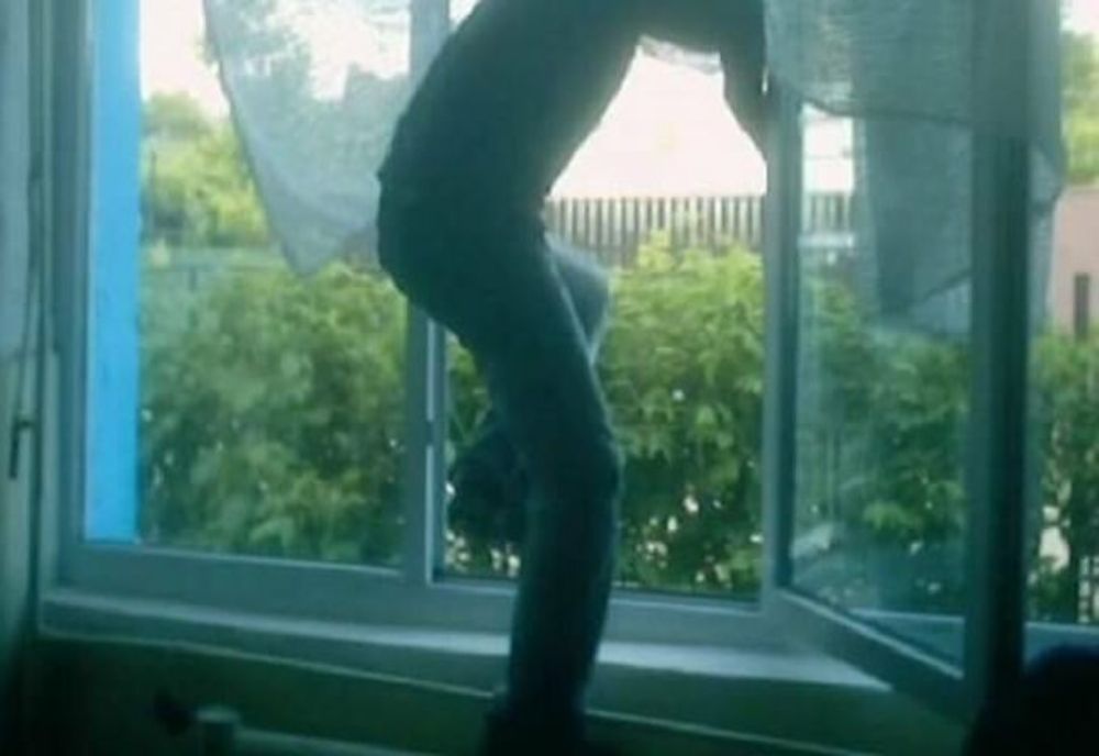 Hoț prins în flagrant de polițiști! Unde a încercat acesta să dea spargerea