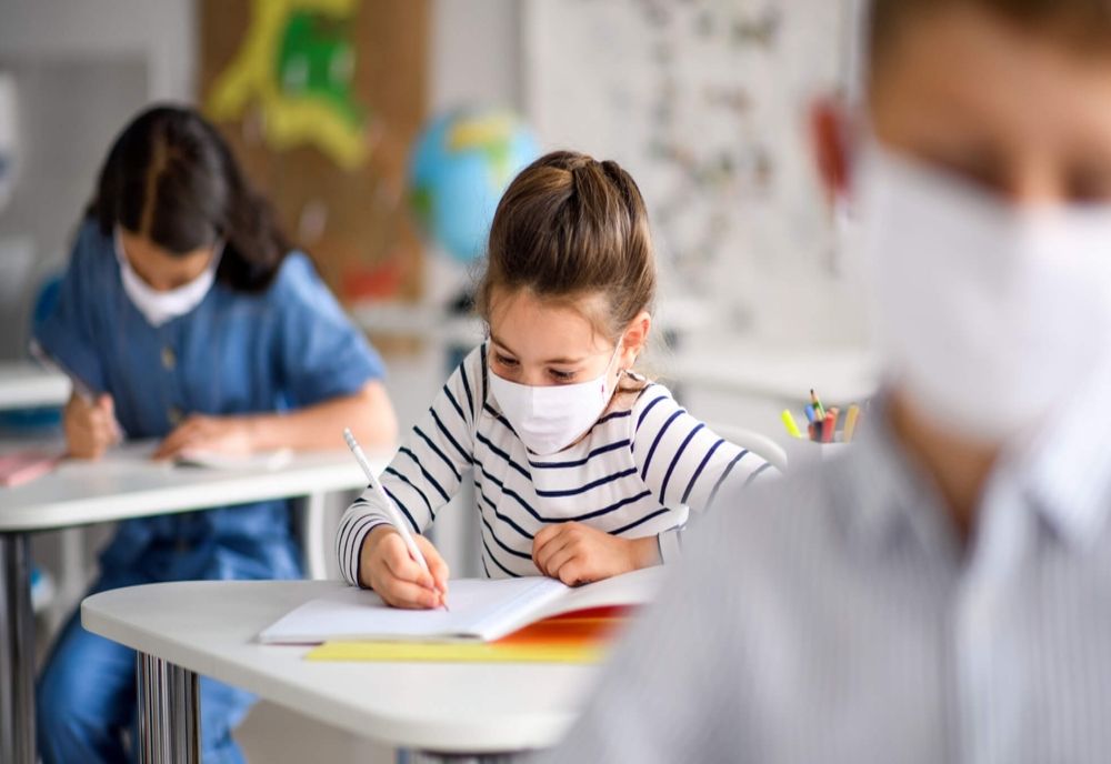 Chestionarul prin care părinții își exprimă opțiunea privind vaccinarea copiilor ajunge azi în școli