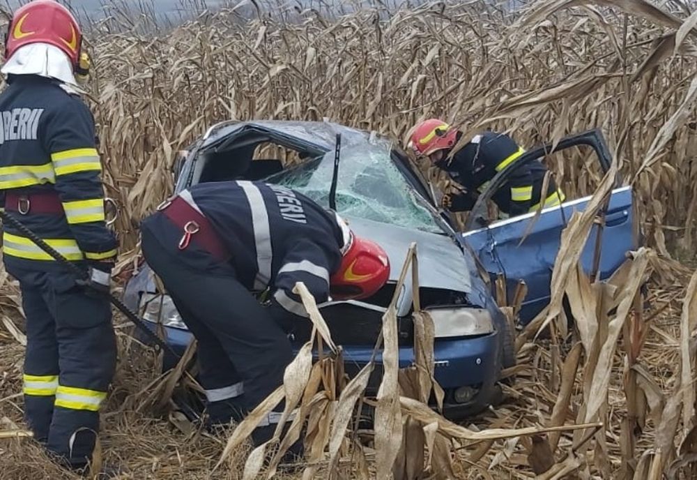Autoturism răsturnat pe Drumul Oaselor. O persoană a fost aruncată din mașină